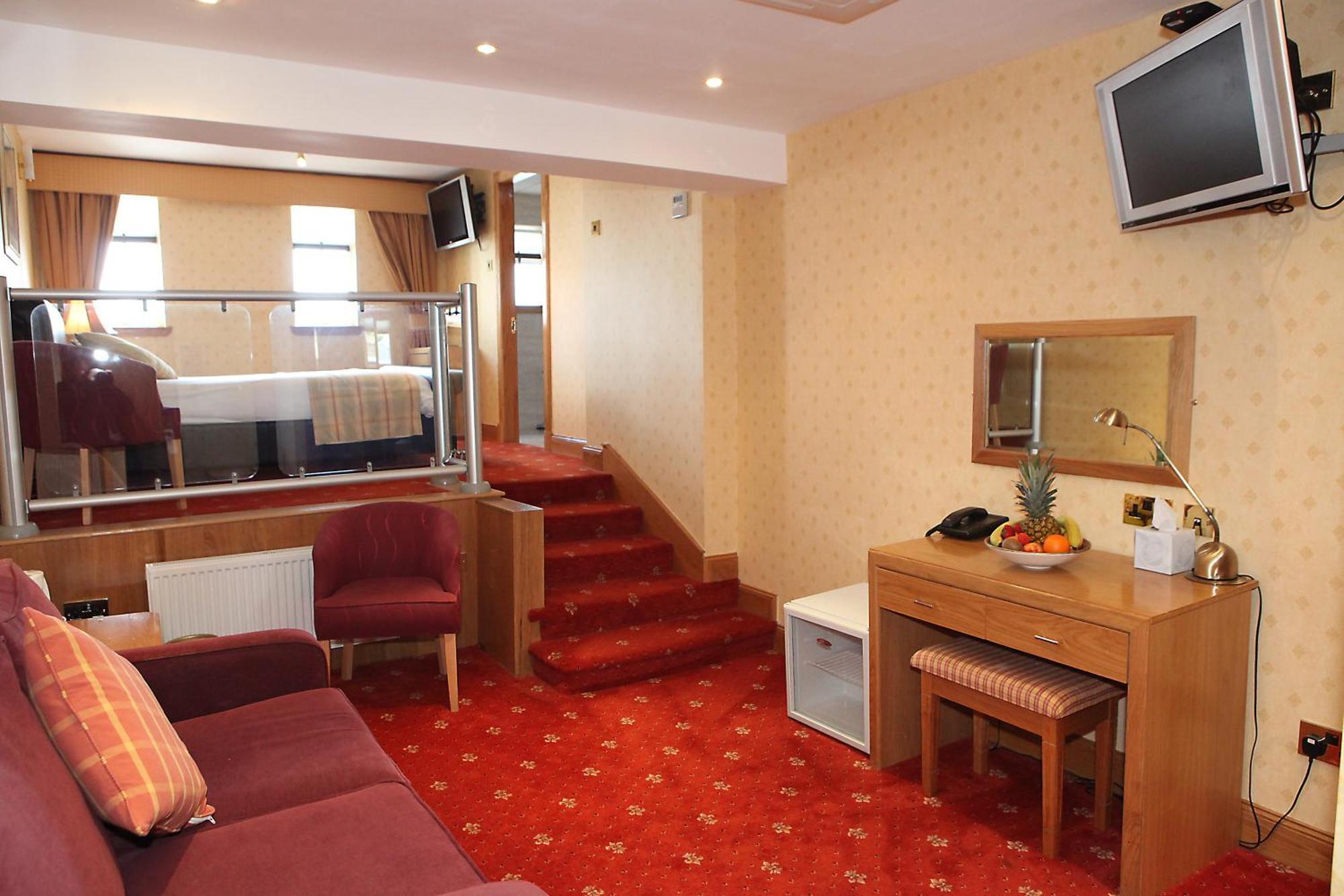 Leapark Hotel Grangemouth Bagian luar foto