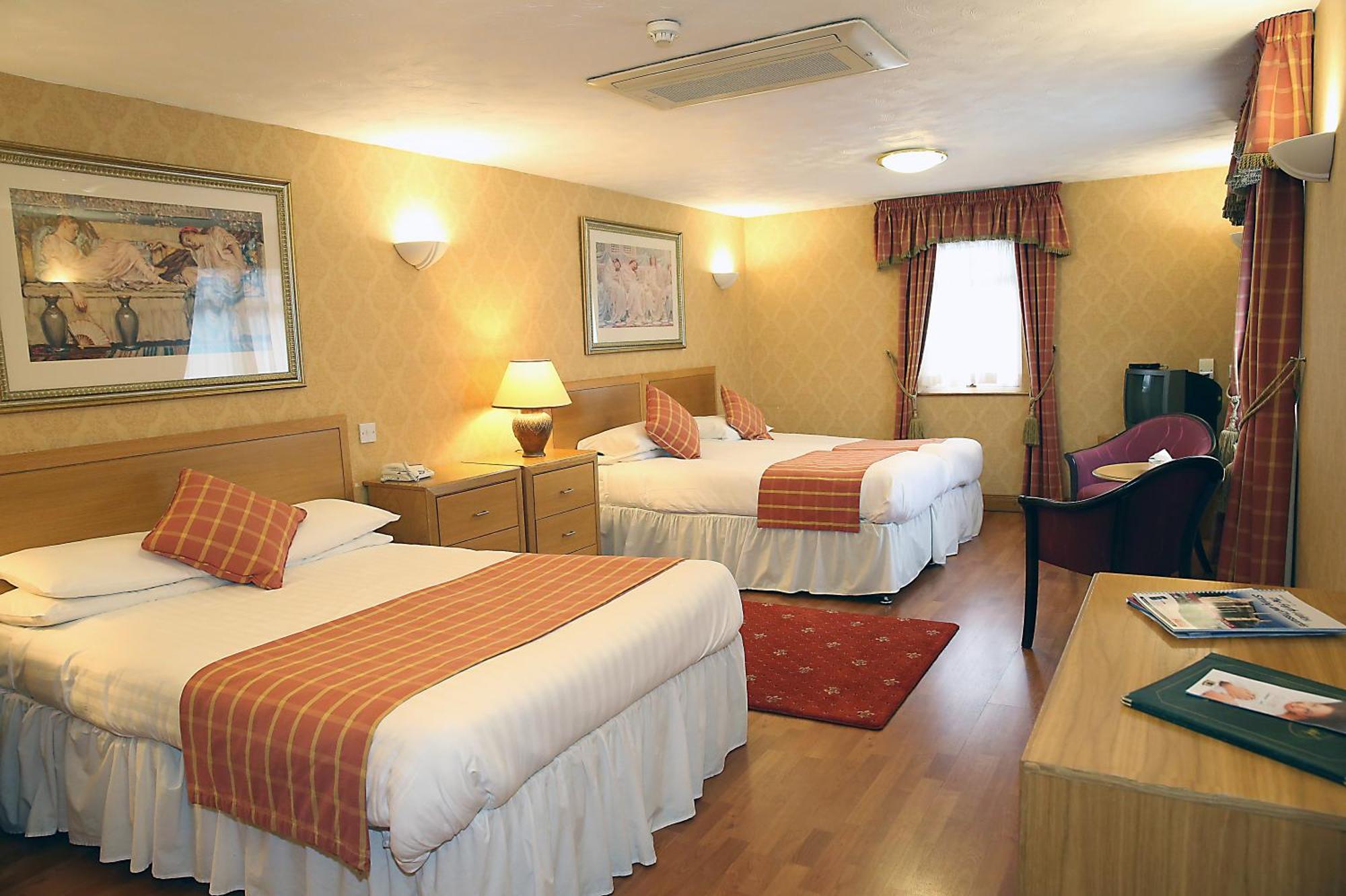 Leapark Hotel Grangemouth Bagian luar foto