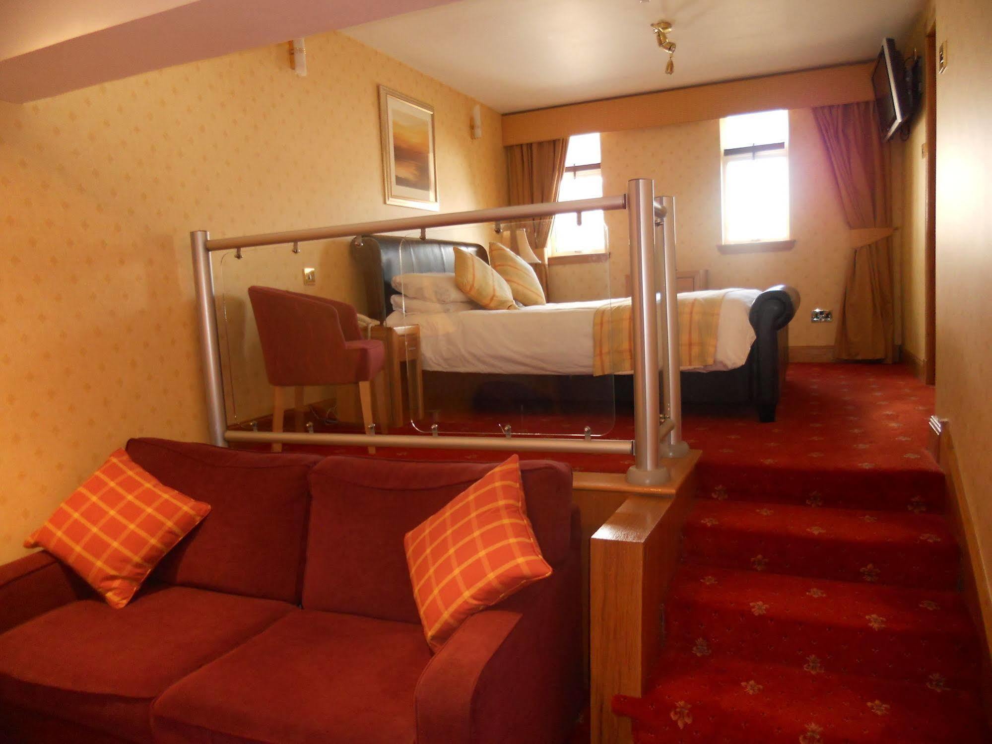 Leapark Hotel Grangemouth Bagian luar foto
