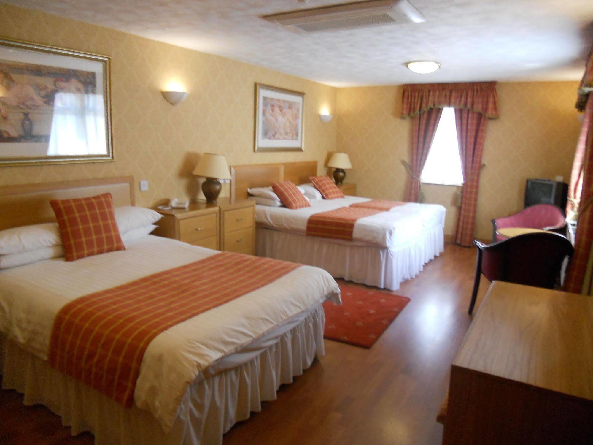 Leapark Hotel Grangemouth Bagian luar foto