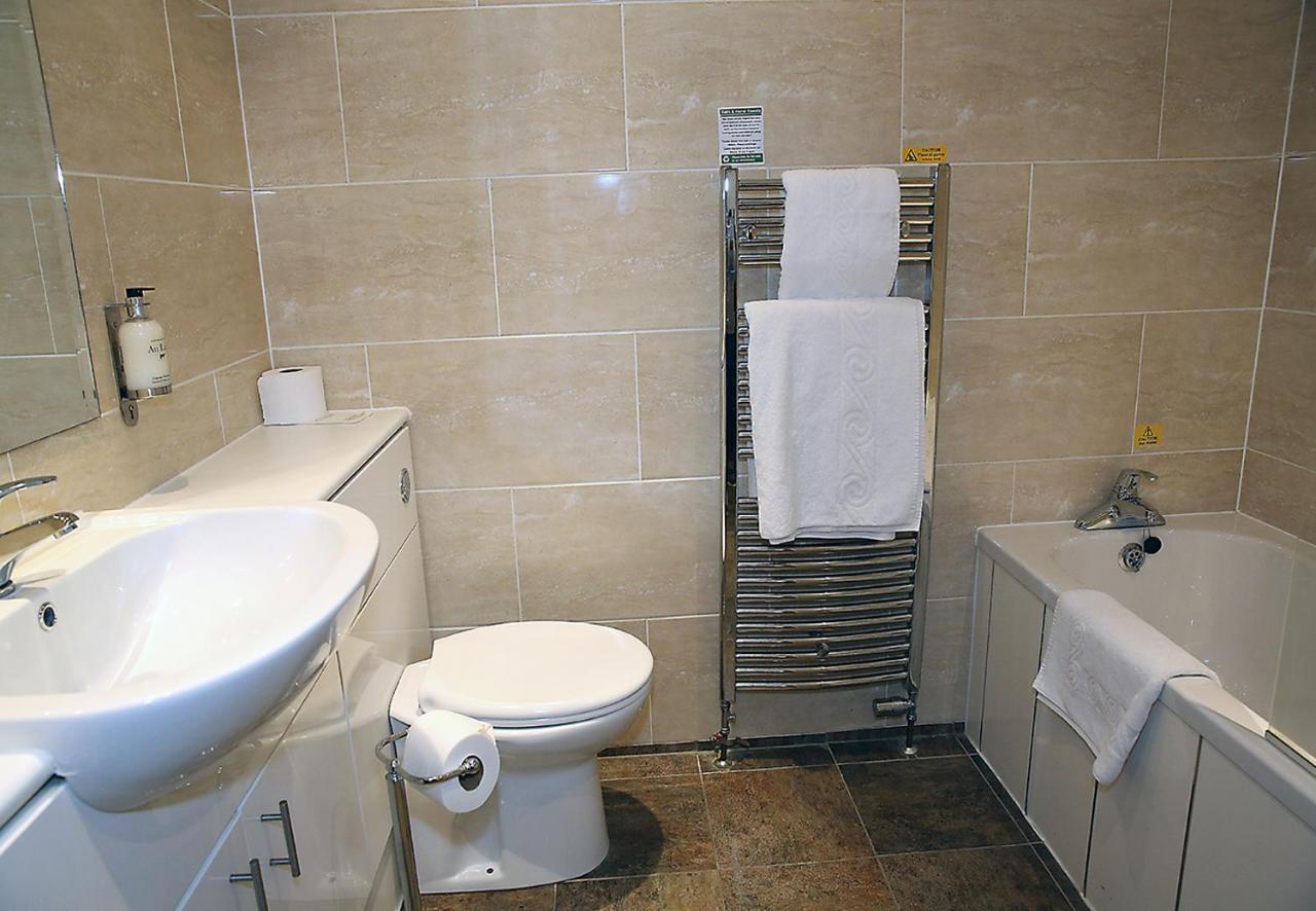 Leapark Hotel Grangemouth Bagian luar foto